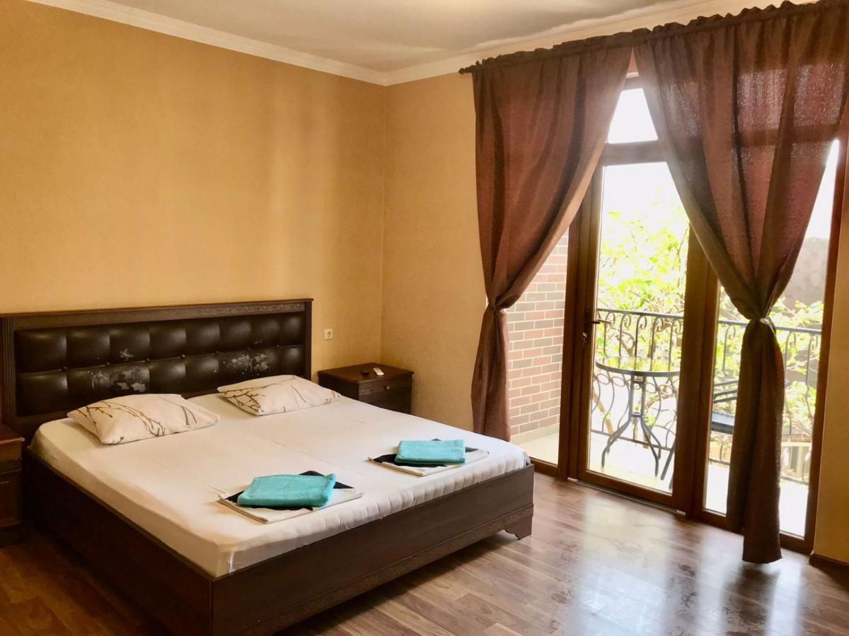 Гостевой Дом София 400 М До Моря Gagra Bagian luar foto